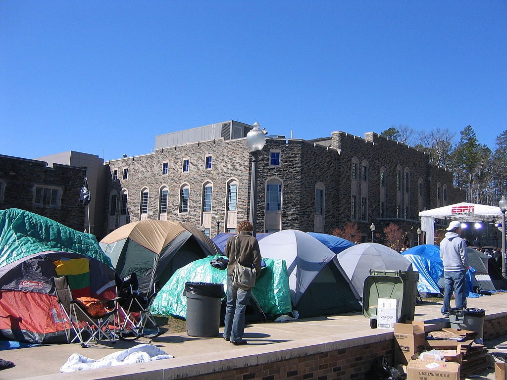 This image has an empty alt attribute; its file name is 1024px-CameronIndoor.jpg